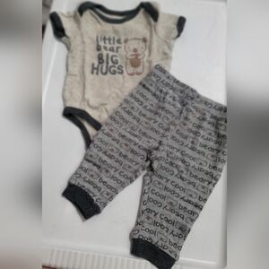 Baby Outfit bear, size 3-6 months. In GUC